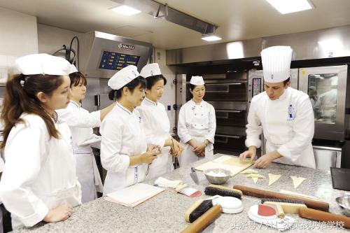 蛋糕店烘焙学校_培训烘焙蛋糕学校好做吗_蛋糕烘焙培训学校哪家好